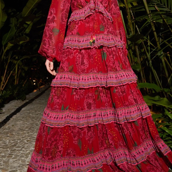 Size small nwt, ordered wrong size 😭 - Picture 2 of 5